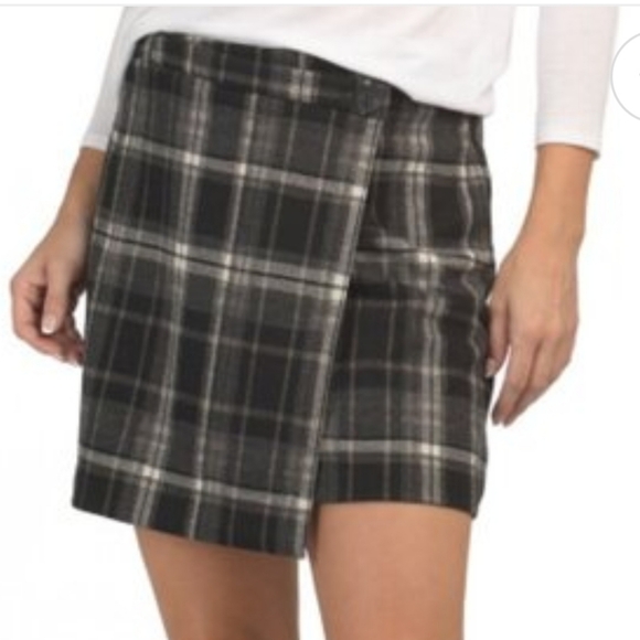 Catherine Malandrino Dresses & Skirts - NWOT CATHERINE MALANDRINO Black/Camel Plaid Knit A-line Pull On Mini Skirt